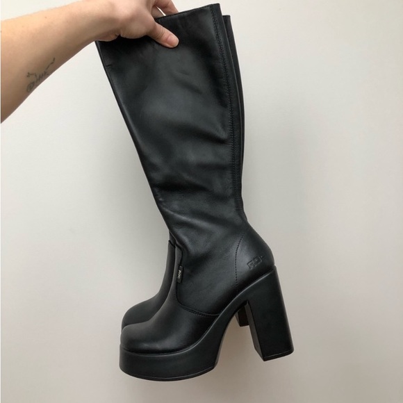 Knee high boots - Picture 1 of 5